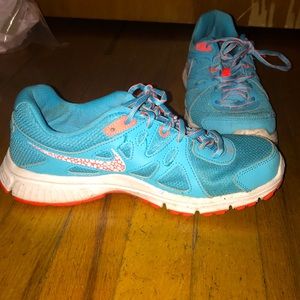 Nike tennis shoes size 8